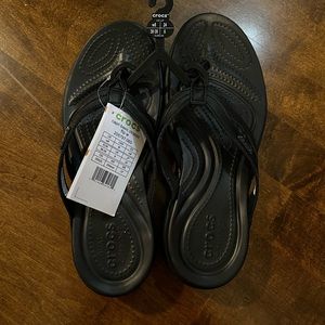 Crocs dual comfort flip flops